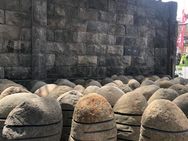 River stone lamp large