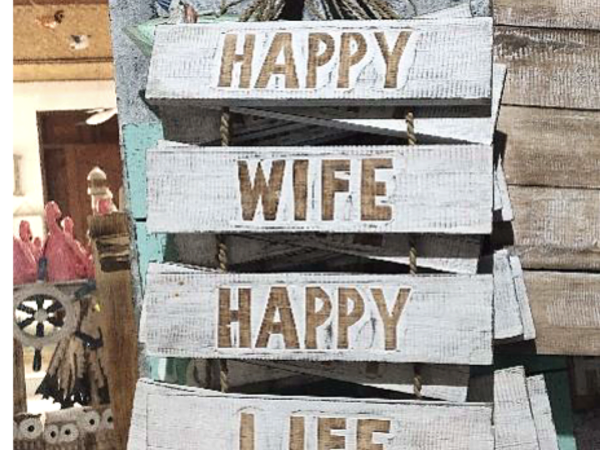 Wall Decor "Happy Wife Happy Life"