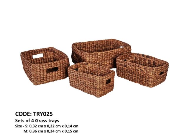 Ensemble de quatre plateaux carrés en feuilles de bananier