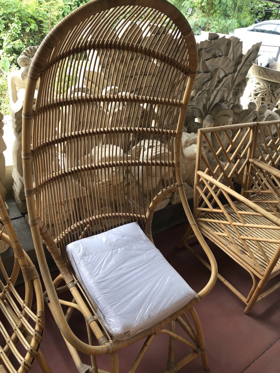 Comfort armchair with large backrest in rattan - Fauteuil confort grand dossier