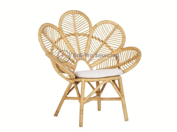 Chair with rattan flower backrest - Chaise avec dossier fleur en rotin
