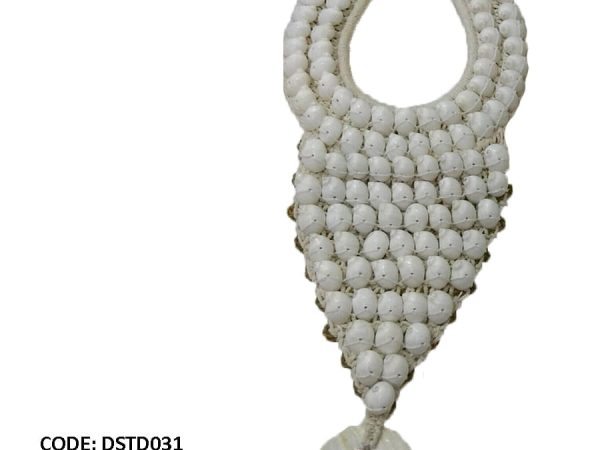 Colliers de gros coquillage blanc