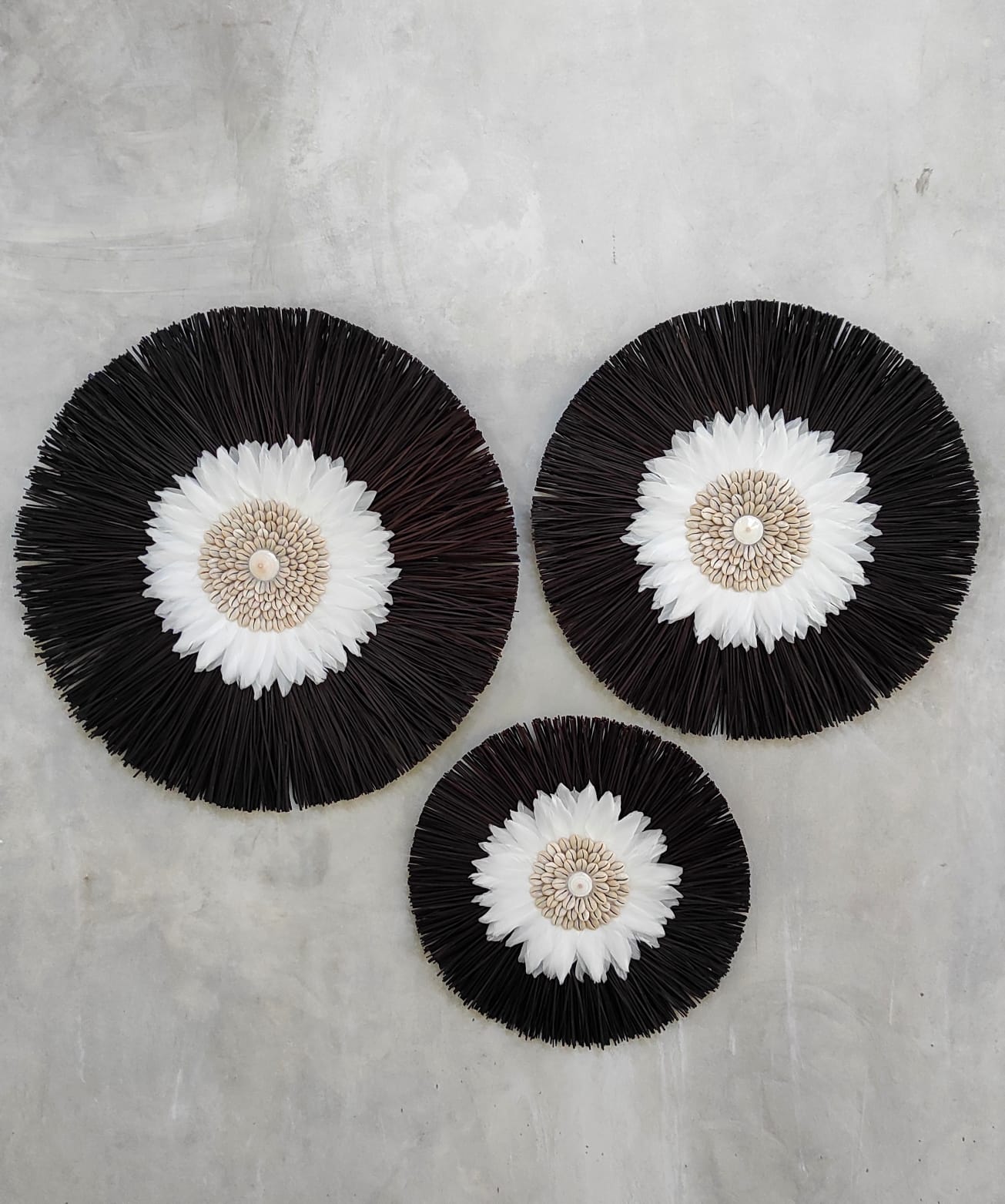 Black Dried Grass With Seashells - Image 2
