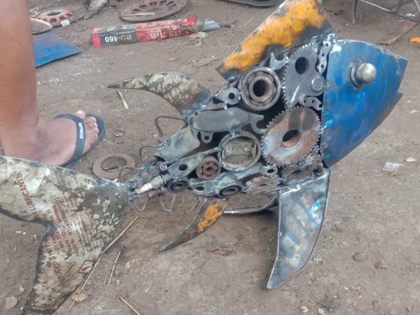 Medium Fish Metal Decor