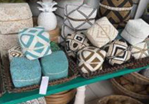 Des Macan Balinese Box blanche